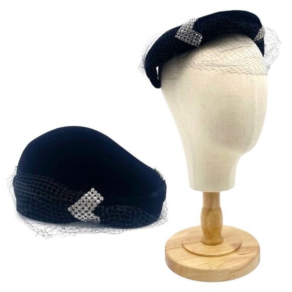 Vintage 1950s Black Velvet Evening Hat Beret Cap Rhinestone Clip With Mesh Veil - Picture 10 of 10